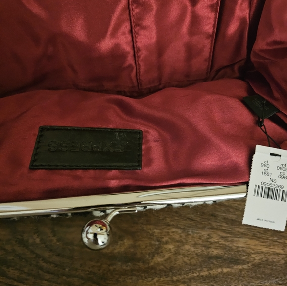 Express black and white houndstooth clutch NWT - Picture 4 of 4